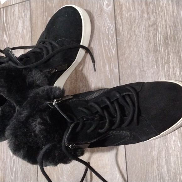 J/Slides NYC black suede zip booties w faux fur trim. Mint condition. Size 8 - Picture 11 of 12